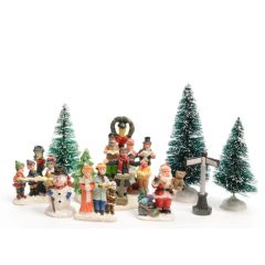 Village Street Accessories with Choir - Pack of 9